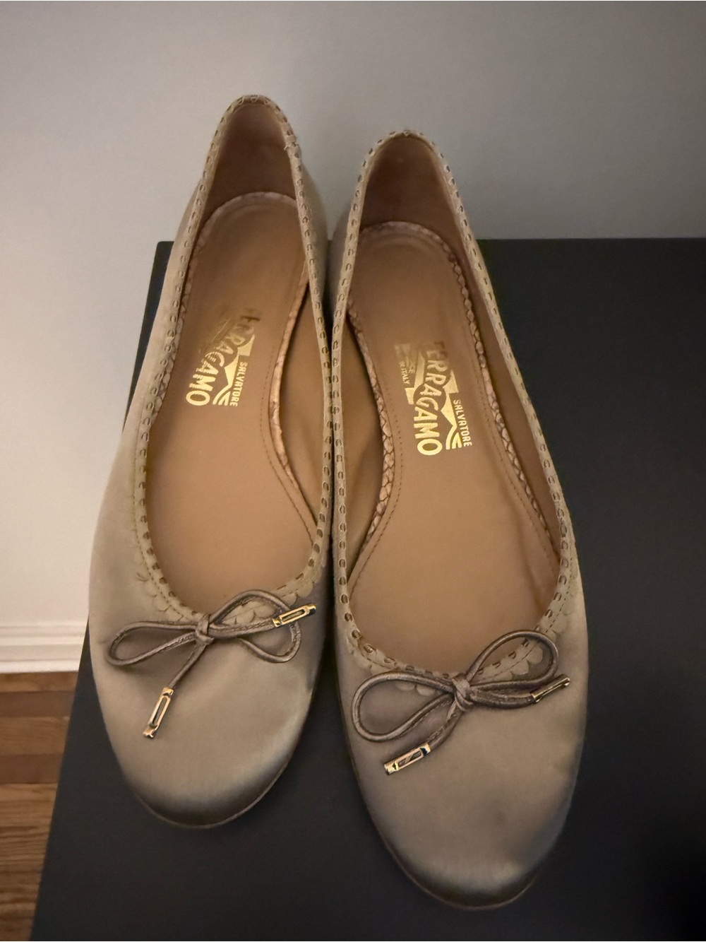 Salvatore Ferragamo Women's Taupe Ballet Flats size 7